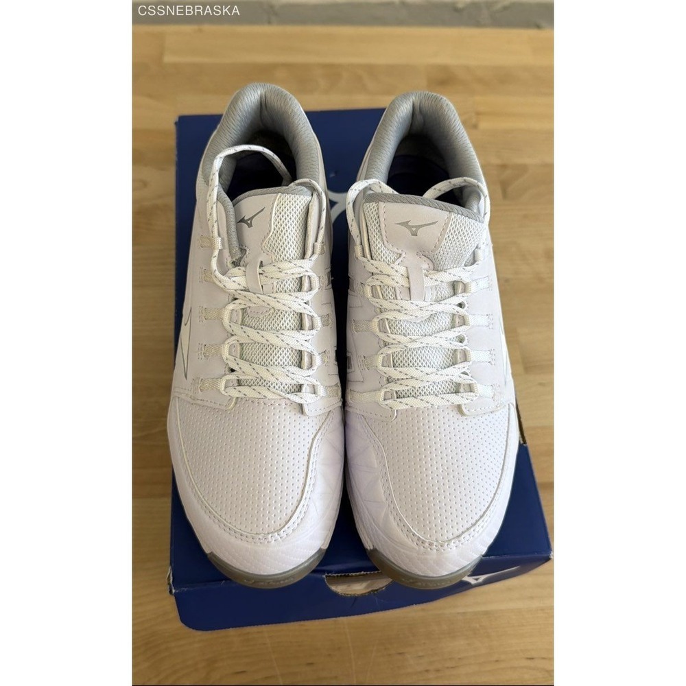 Mizuno White 9-Spike Swift 6 Low Women's Metal Softball Cleats - Size 7 - Picture 3 of 8